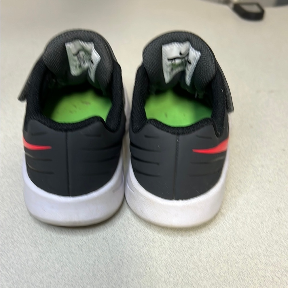 Nike Black and Green Sneakers with Velcro Strap - Picture 5 of 7